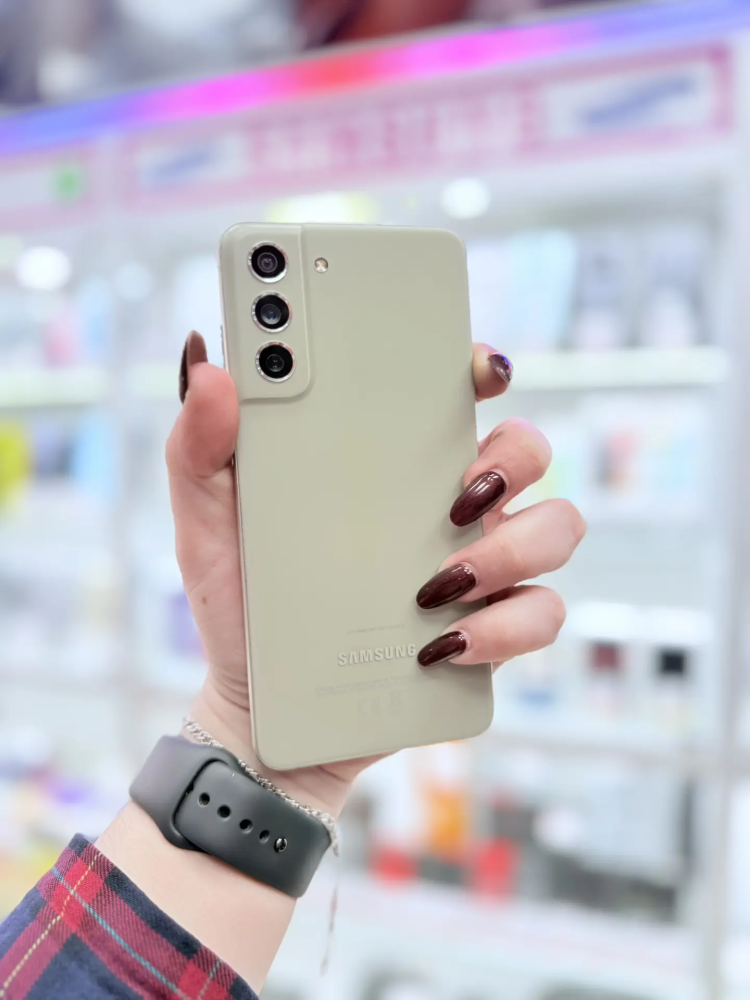 Смартфон Samsung S21 FE 5G 6/128GB