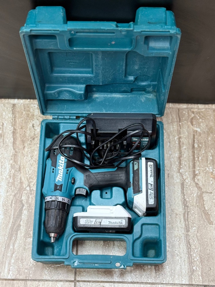 Шуруповерт Makita DF488D